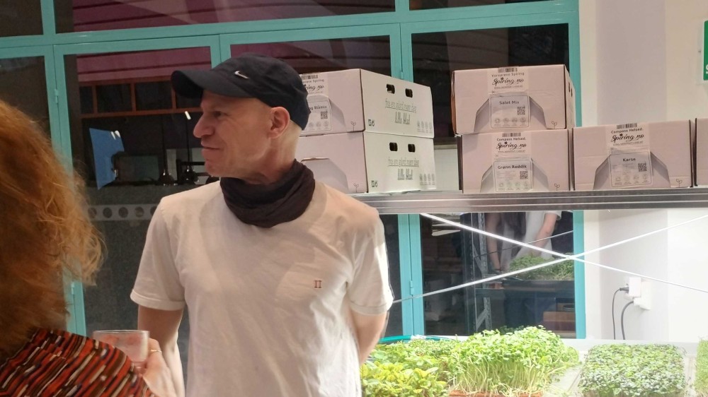 Joakim står på stand